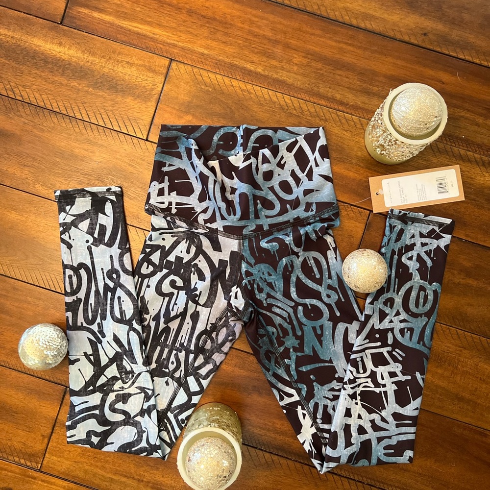 🆕🆕🆕Sol Box - Scribbles Barefoot Legging XS NWT